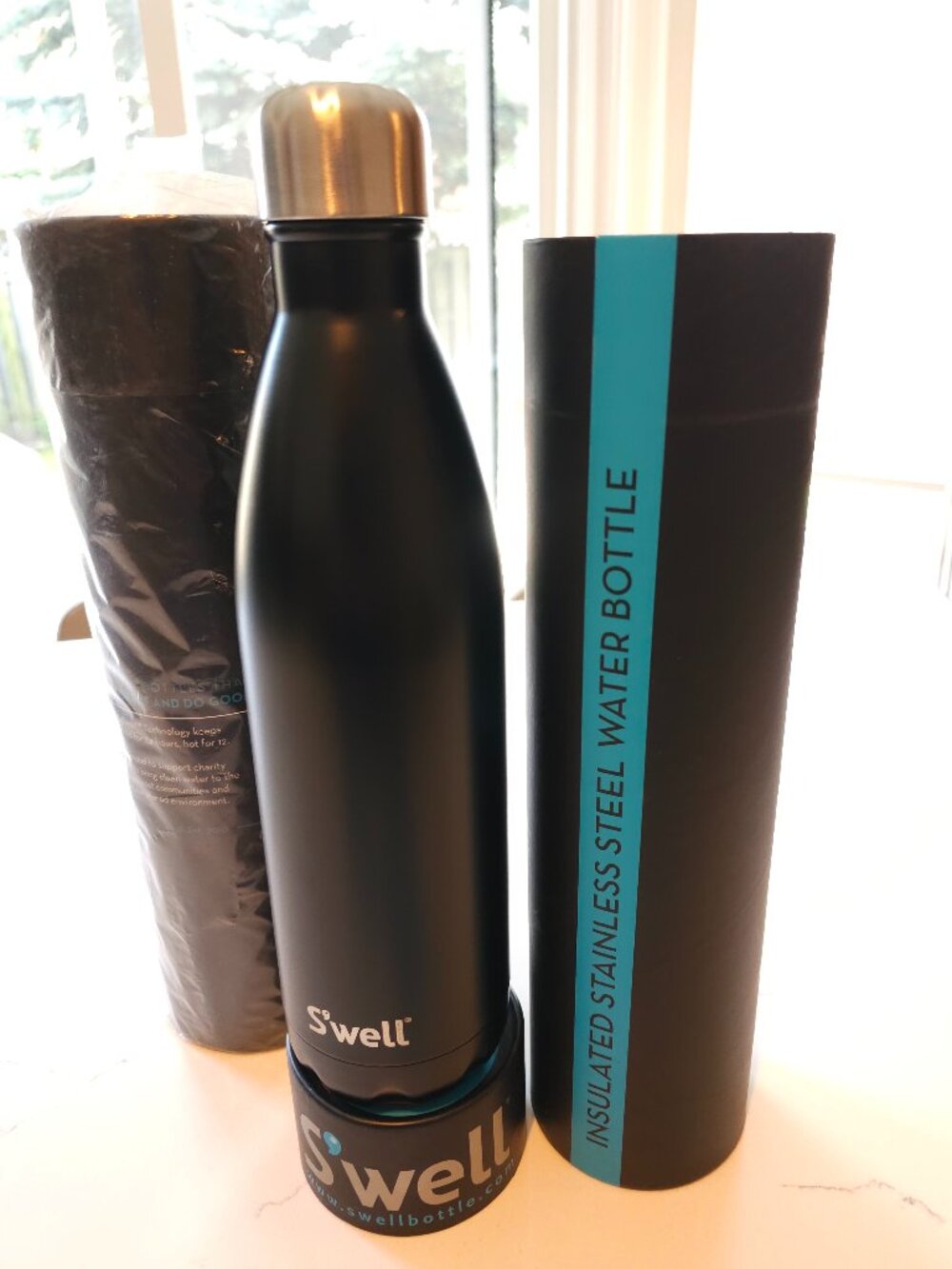 NWT Swell London Chinmey Insulated Water bottle. 500ML Black